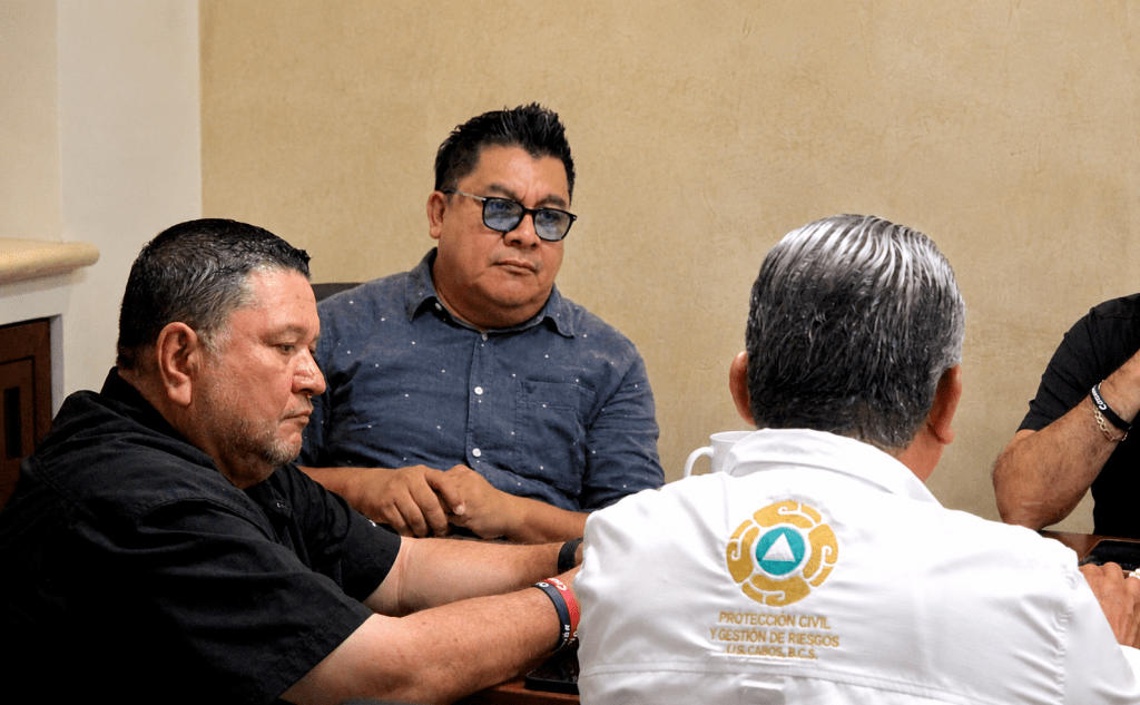 Ante oleaje elevado, Gobierno de Los Cabos refuerza información preventiva en playas
