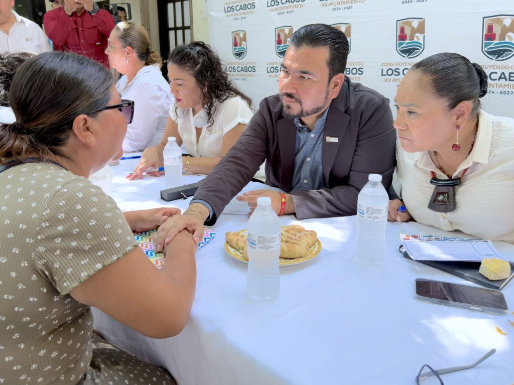 Atiende Ayuntamiento de Los Cabos solicitudes ciudadanas durante jornada de audiencias públicas.