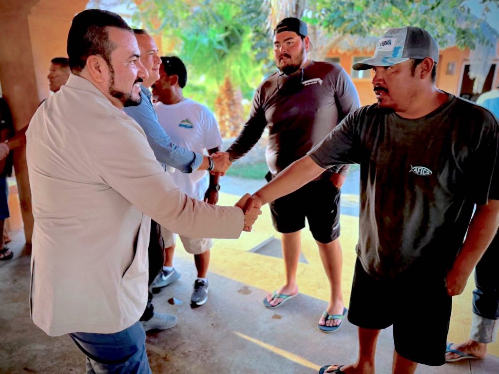 Autoridades municipales y estatales acuerdan acciones en beneficio de familias de la comunidad de La Playa