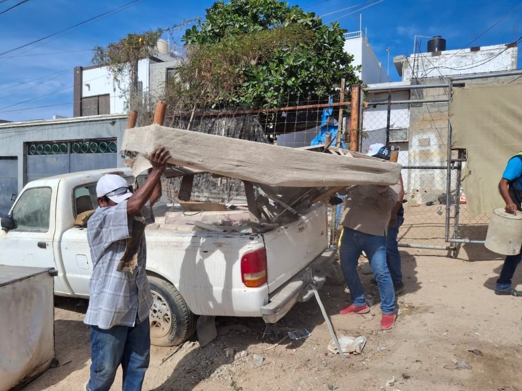 Avanza jornada de descacharrización en la colonia Caribe de Cabo San Lucas