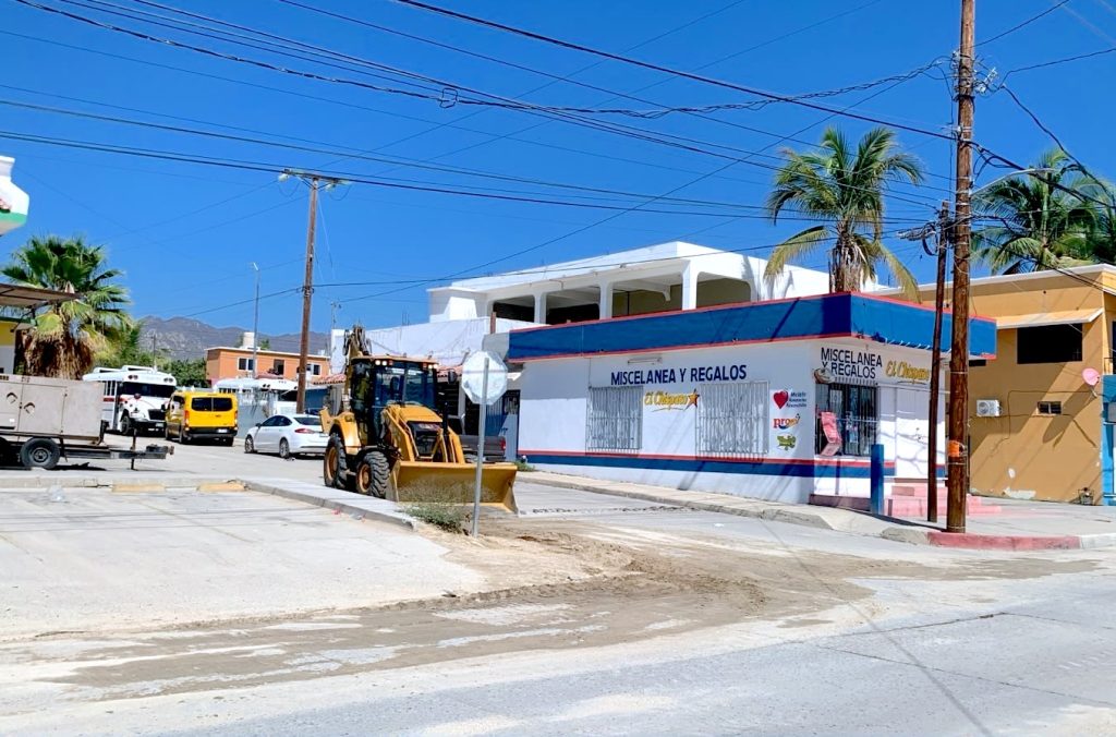 Avanza Servicios Públicos en labores de desazolve y rehabilitación de calles afectadas por lluvias