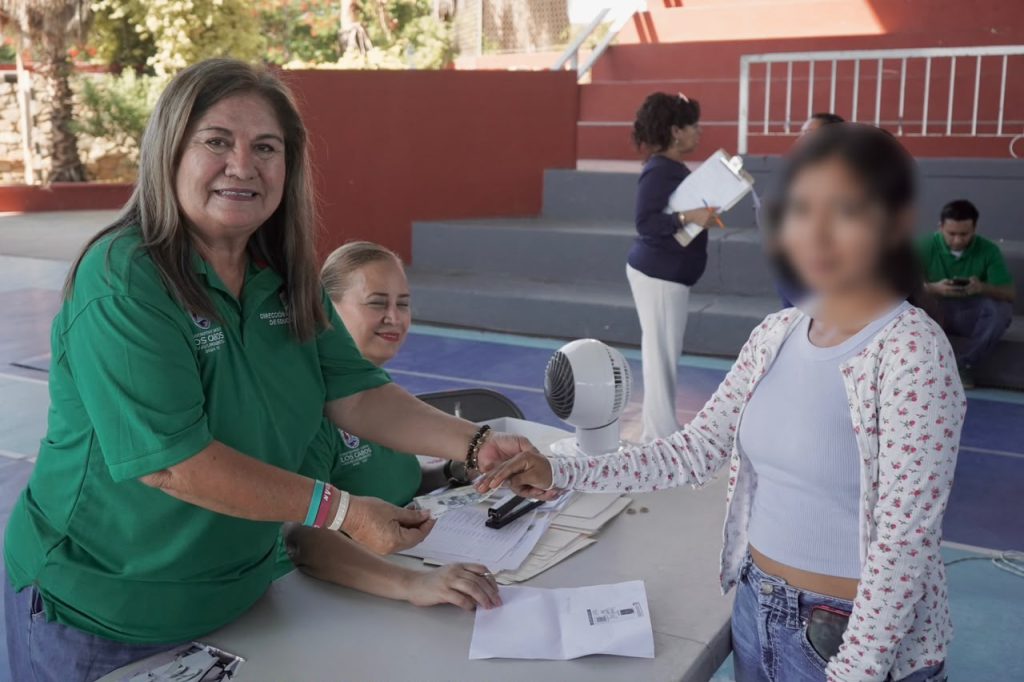 Beneficia XV Ayuntamiento a 5 mil 200 estudiantes con apoyos económicos