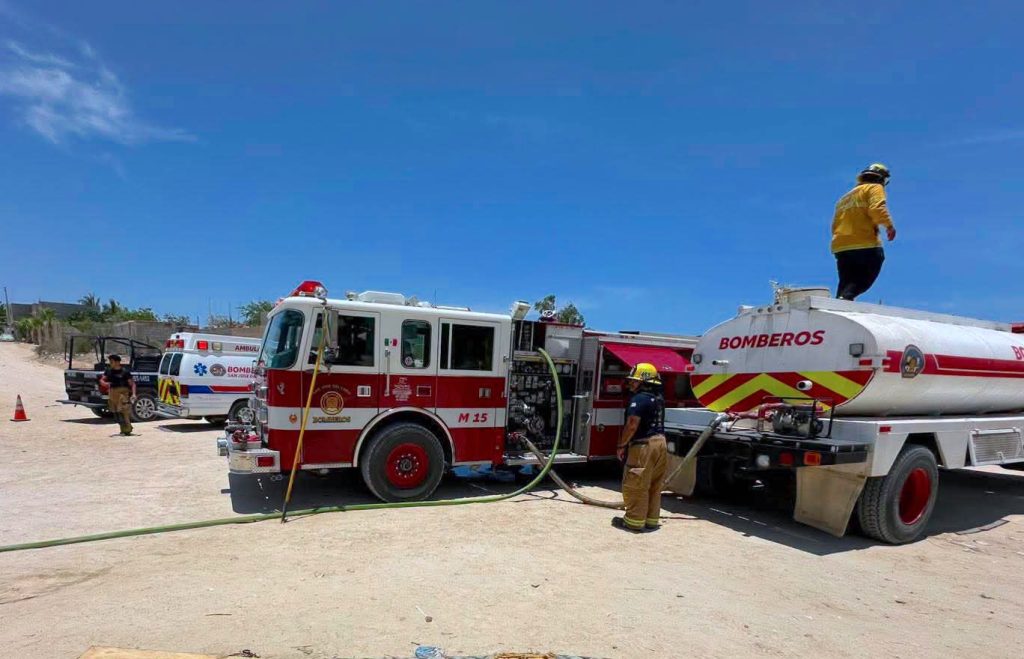 Bomberos controlan incendio que afectó cinco viviendas en en la colonia Nueva Esperanza en San José del Cabo