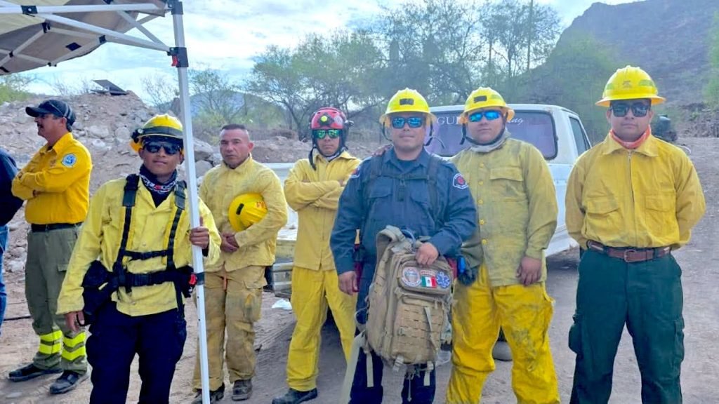 Bomberos de Cabo San Lucas refuerzan combate al incendio en San Miguel de Comondú