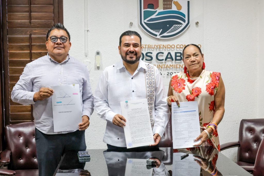 Brinda XV Ayuntamiento certeza jurídica a casi 5 mil familias de la colonia López Obrador en Cabo San Lucas