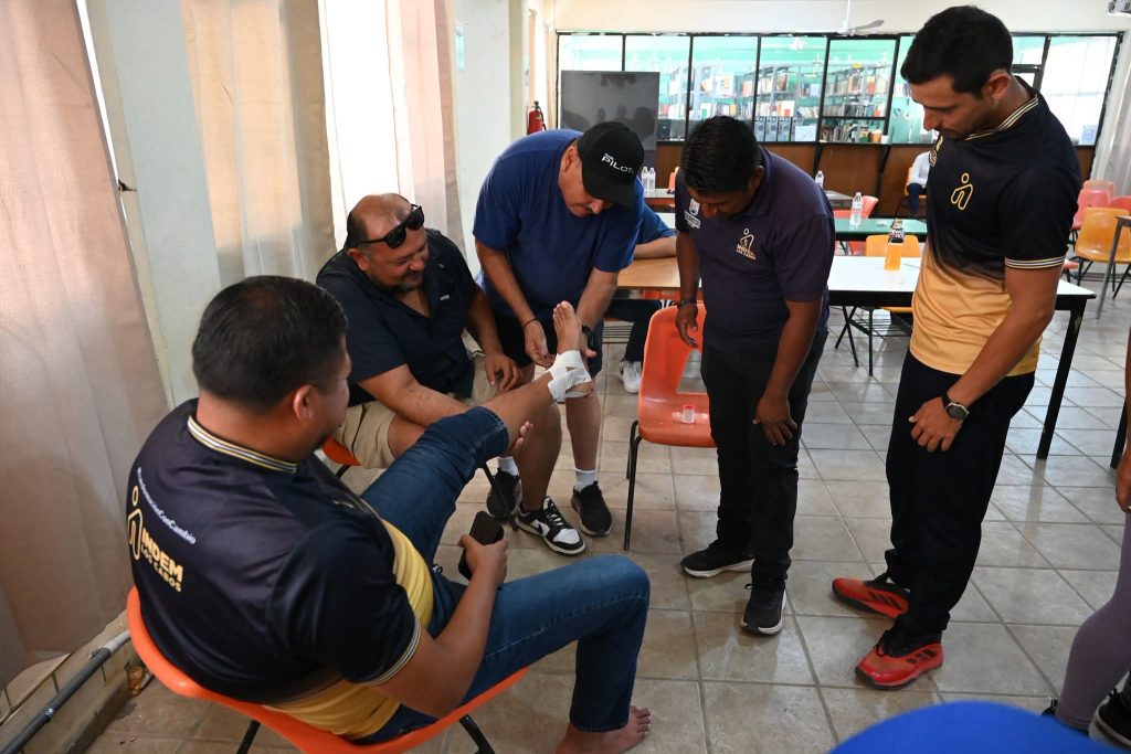 Capacita INDEM Los Cabos a su personal para prevenir golpes de calor durante actividades deportivas