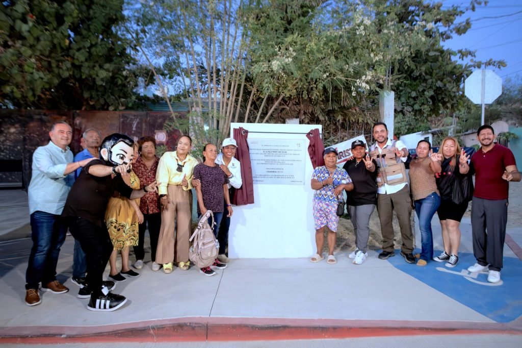 Christian Agúndez entrega pavimentación de la calle Paseo Cabo de Oro en Los Cangrejos