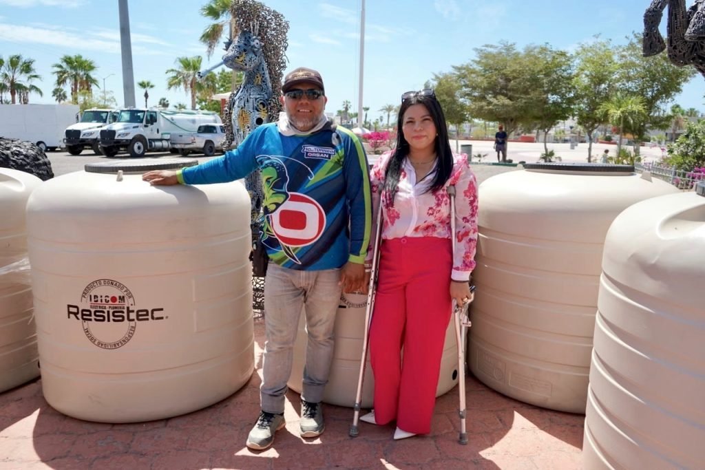 Con el apoyo de la iniciativa privada se entregaron tinacos a familias de Cabo San Lucas