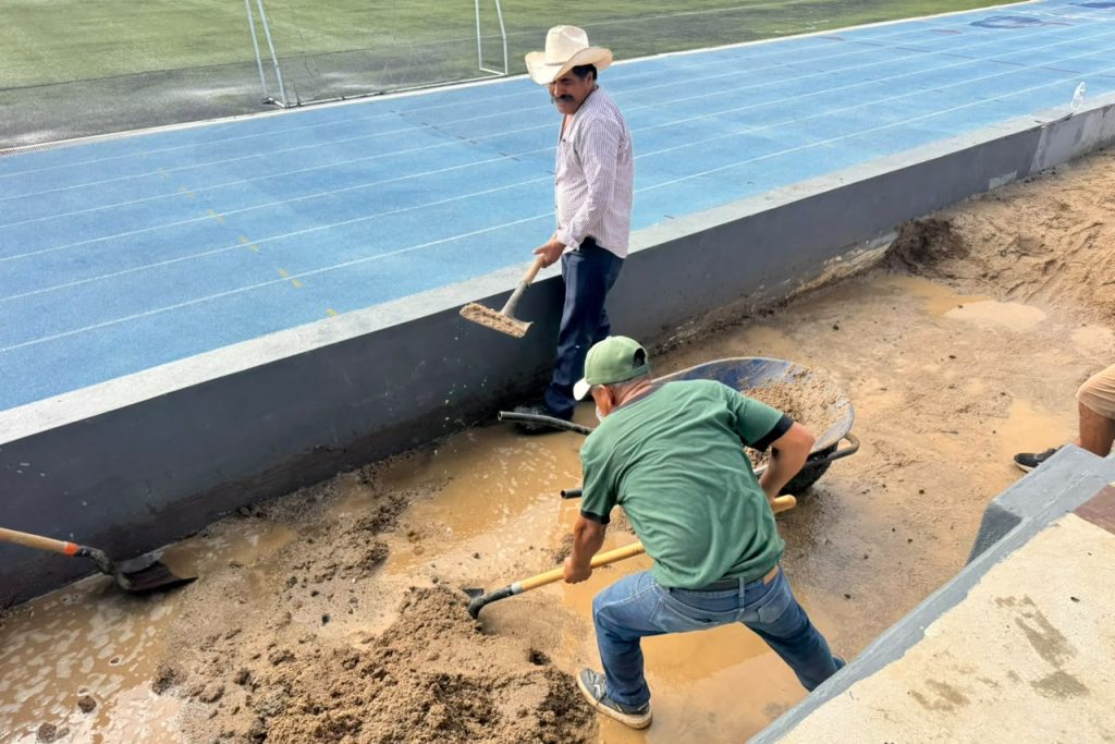 Con limpieza integral reactivan actividades en la Unidad Deportiva Leonardo Gastélum Villalobos Tras Lluvias