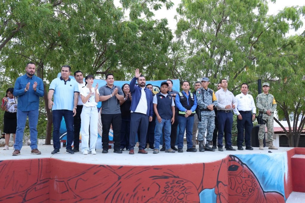 Con Tequios por la Transformación, Juventud rescata parque en Cabo San Lucas