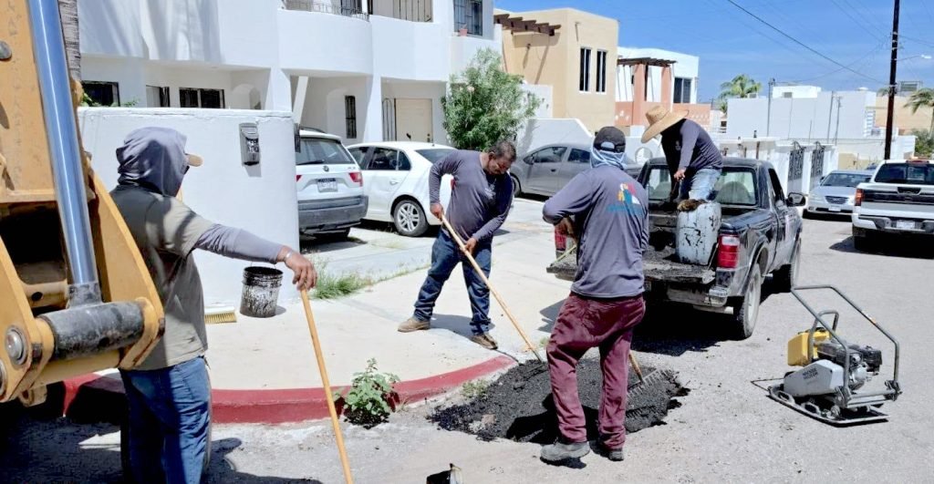 Continúan trabajos de bacheo y rehabilitación de vialidades en Los Cabos