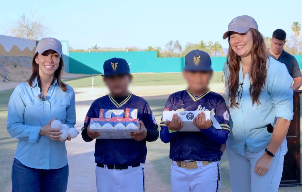 Culminan trabajos de techumbre, pintura de gradas y bardas del estadio de béisbol “Estrellas de Miraflores”