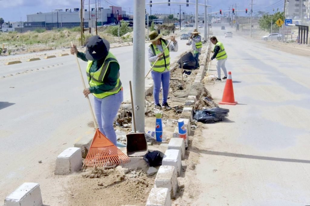 Delegación y Servicios Públicos refuerzan atención a vialidades afectadas por lluvias en CSL