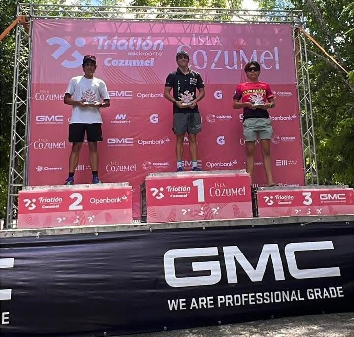 Destacan jóvenes representantes de Los Cabos en el Triatlón Isla Cozumel 2026