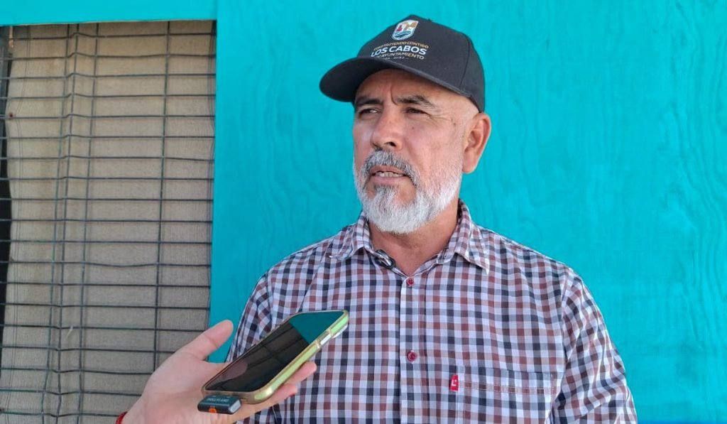 En Cabo San Lucas rehabilitan drenaje pluvial en Innova y retiran azolve de telesecundaria en Lomas del Sol