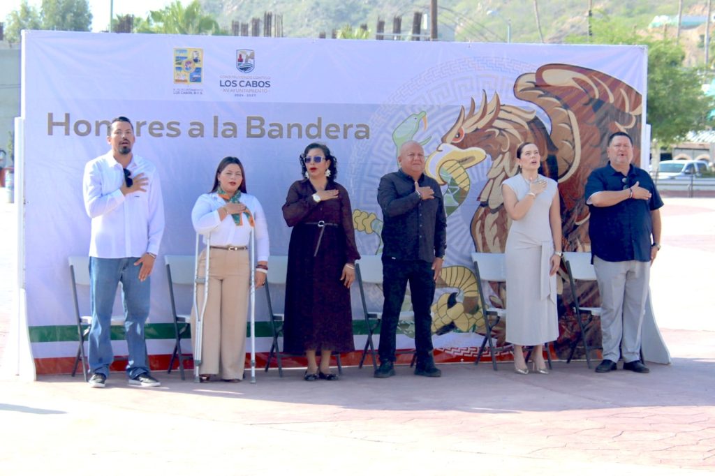 Encabeza Karina de la O Uribe Honores a la Bandera y refuerza llamado a servir con sentido humano