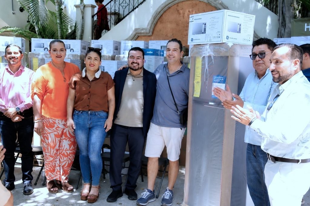 Entrega Ayuntamiento de Los Cabos apoyos por más de 300 mil pesos a 49 emprendedores