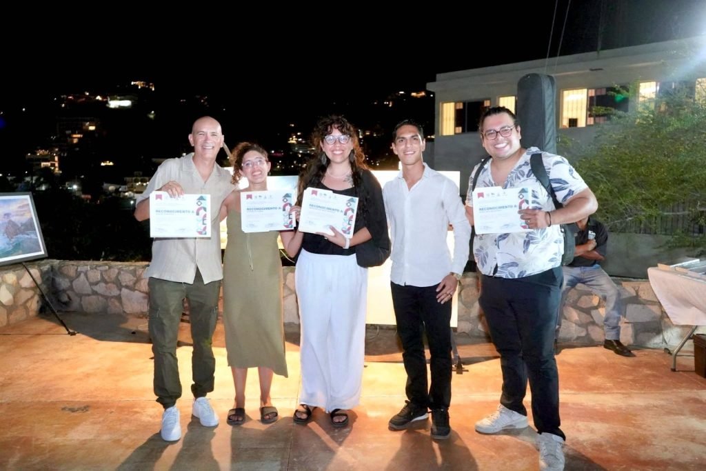 Familias de Cabo San Lucas disfrutan edición “Encanto de Luna” del programa “Letras en Plenilunio”
