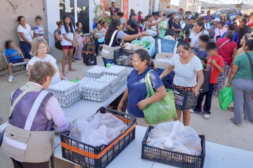 Familias de Mequites y Altos de Miranda reciben apoyos y atención directa del Gobierno Municipal
