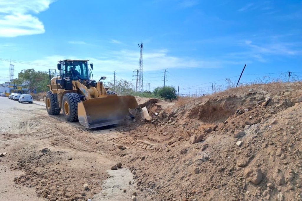 Gobierno de Los Cabos y ciudadanía unen esfuerzos en jornada de descacharrización en el fraccionamiento Innova