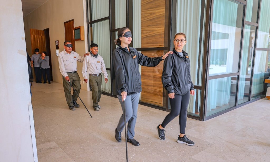 IMDIS capacita en inclusión laboral y atención a personas con discapacidad a personal hotelero de Los Cabos