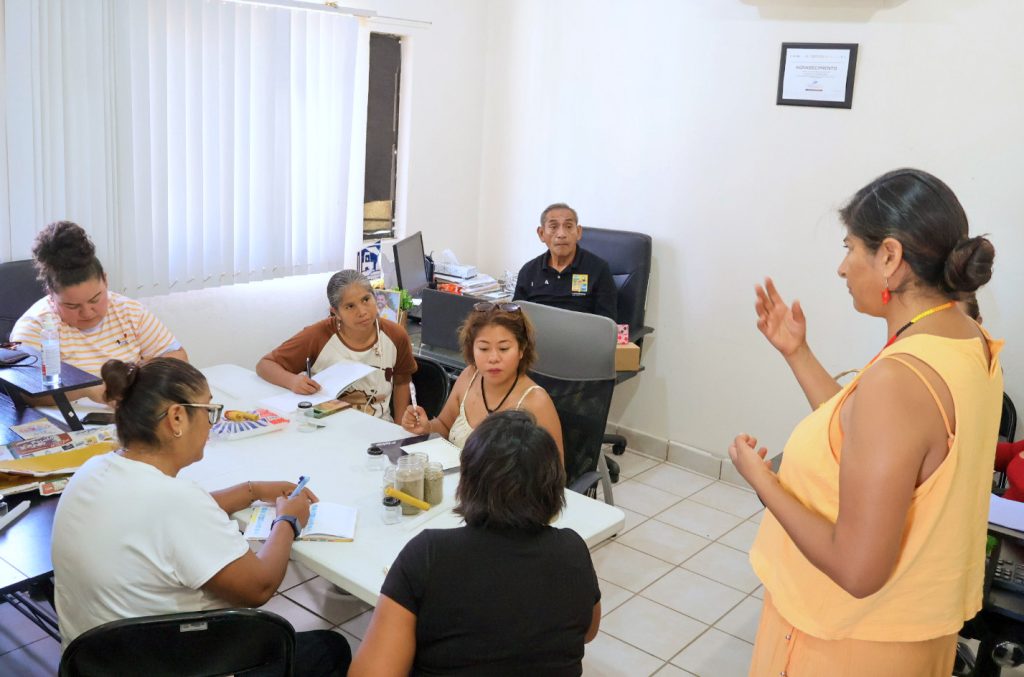 Impulsa IMAIA Los Cabos el autoempleo con taller de elaboración de velas artesanales