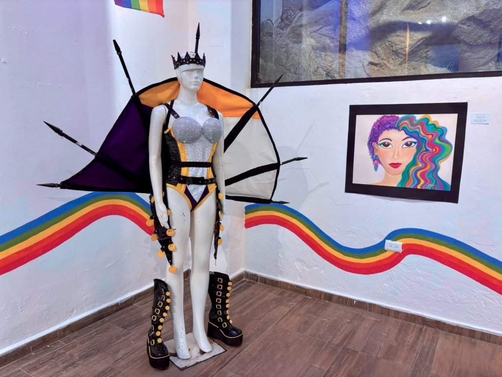 Inauguran exposición colectiva “Siluetas para un cielo sin miedo” en la Galería de Arte “Cerrito del Timbre”