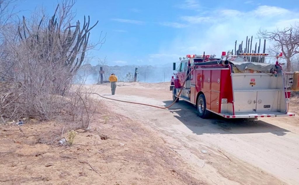 Incendio en basurero de Santiago fue controlado de manera oportuna por Bomberos de San José del Cabo