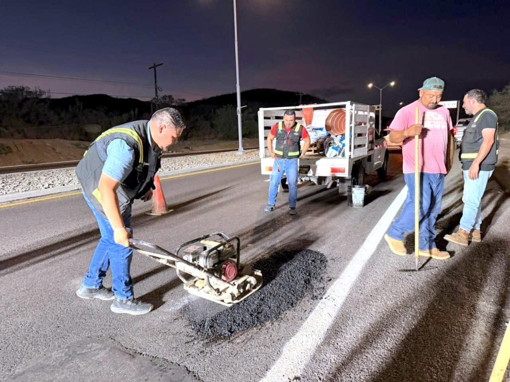 Inicia Ayuntamiento de Los Cabos primera etapa de bacheo en carretera Transpeninsular
