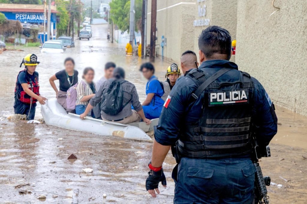 Instruye XV Ayuntamiento de Los Cabos despliegue preventivo ante lluvias