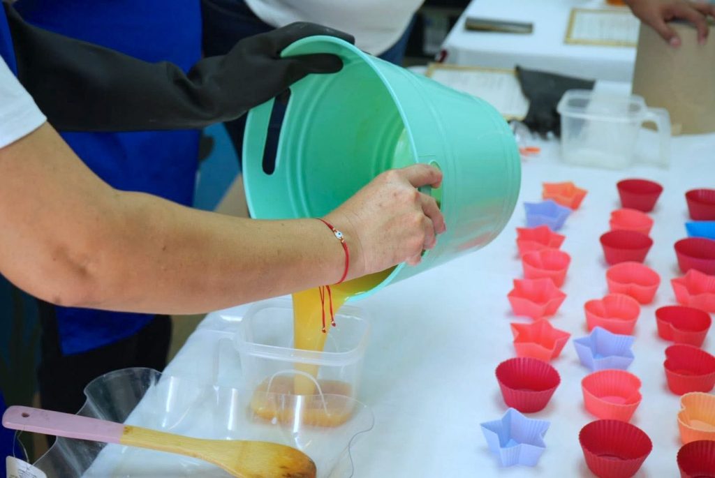 Invita OOMSAPAS Los Cabos a taller gratuito para elaborar jabones ecológicos con aceite reciclado en La Ribera