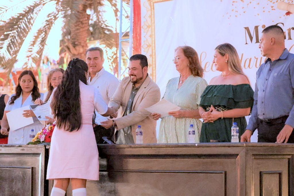 Juventud cabeña da un paso más: Ayuntamiento reconoce a graduados de la Secundaria José Antonio Mijares