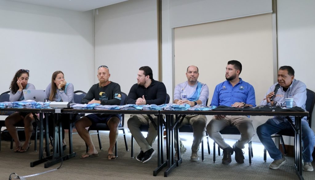 Los Cabos abre sus bahías al mundo con “Nadando Chileno”