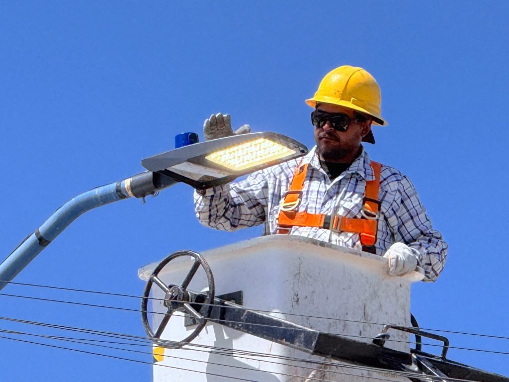 Mejora Servicios Públicos de Los Cabos alumbrado público en Costa Dorada y Puerto Nuevo