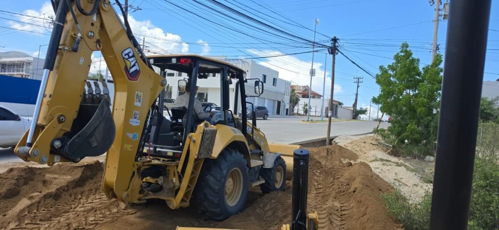 Obras Públicas realiza trabajos preventivos de rehabilitación vial en Los Cabos