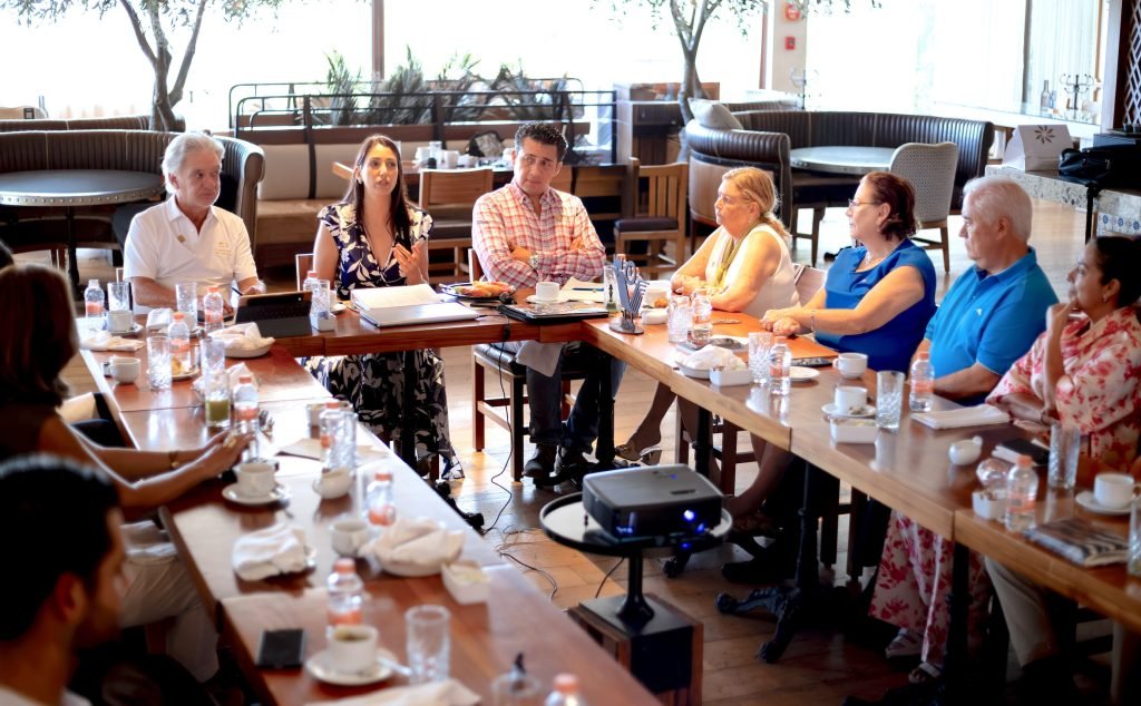 Presenta IMPLAN proyectos estratégicos de movilidad y planeación ante el Grupo Madrugadores de Los Cabos