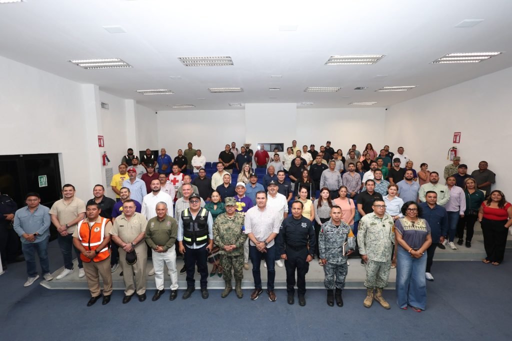 Protección Civil de Los Cabos activa refugios temporales y suspende clases ante huracán Rachel