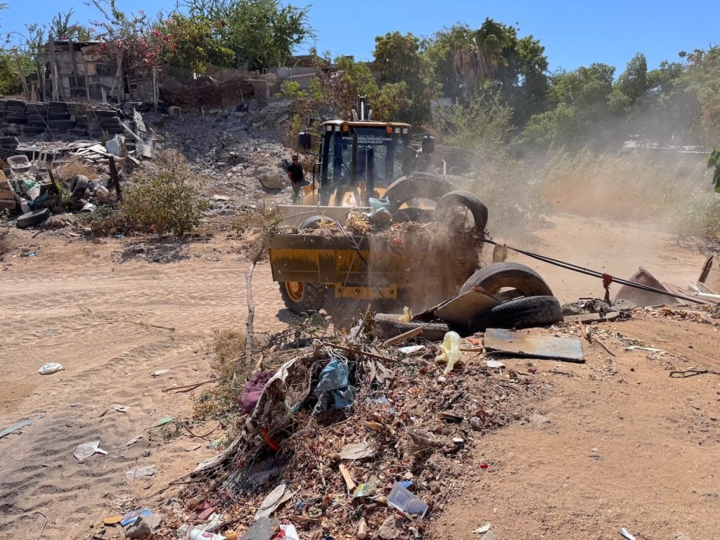 Realiza Servicios Públicos jornada de limpieza en arroyo de Ampliación Las Palmas.