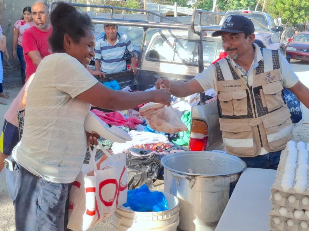 Realiza XV Ayuntamiento jornada social en apoyo a familias de Caribe Bajo en Cabo San Lucas.