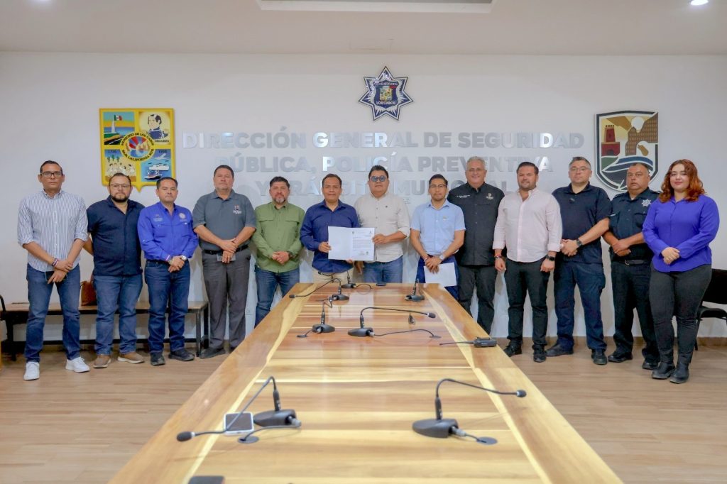 Recibe nombramiento José Antonio Galicia Mixquititla, como encargado de despacho de la Dirección General de Seguridad Pública de Los Cabos.