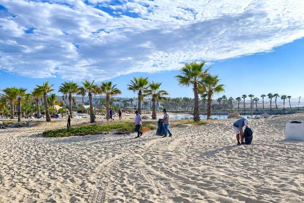 Refuerza Zofemat Los Cabos limpieza y conservación de playas del corredor turístico