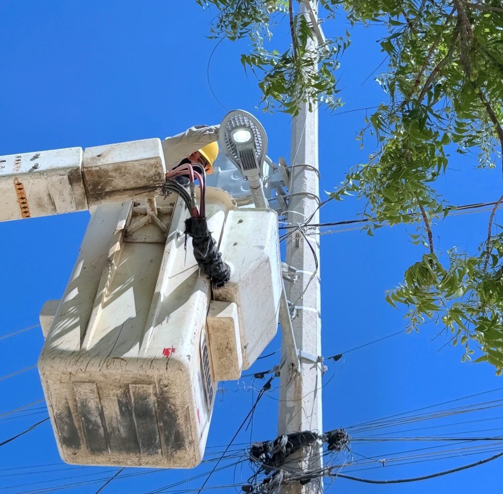 Rehabilita Servicios Públicos 53 luminarias en la colonia Buenos Aires, en San José del Cabo