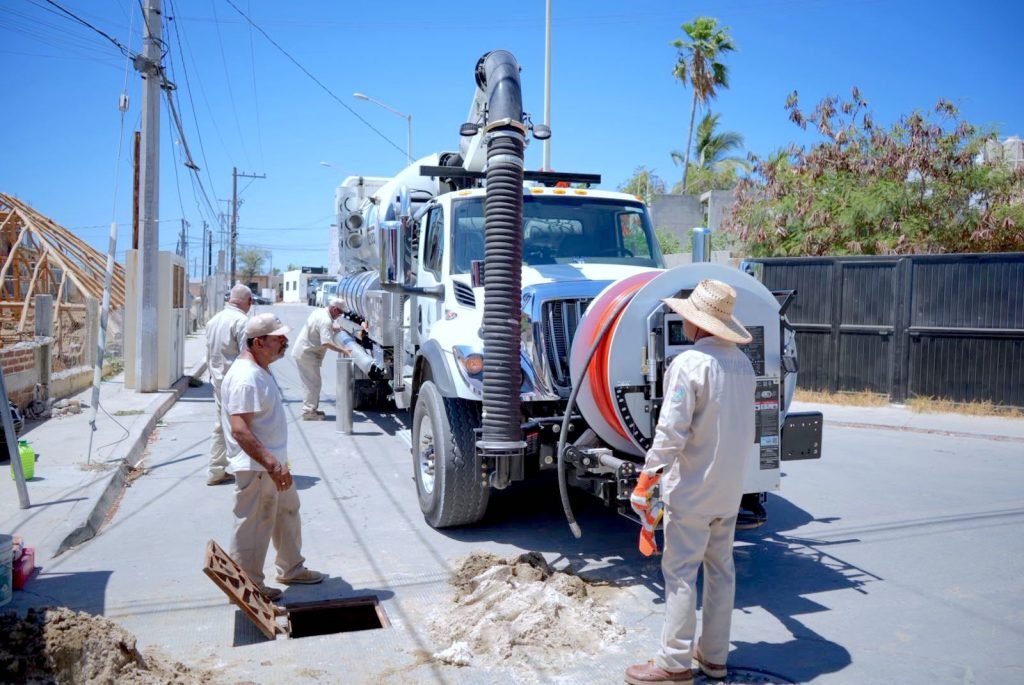 Repara OOMSAPAS Los Cabos red hidráulica en Lomas del Rosarito y avanza restablecimiento del servicio