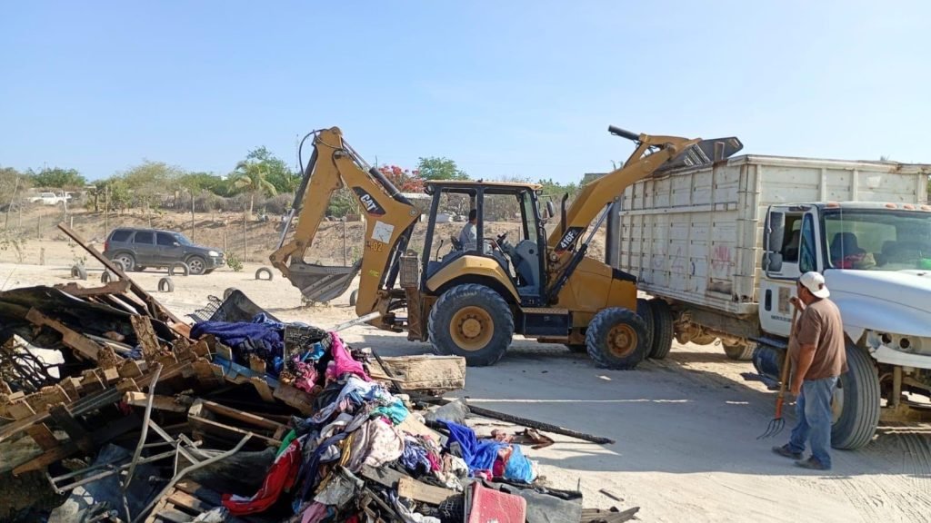 Retira Servicios Públicos más de 45 toneladas de escombros en apoyo a familias afectadas por incendio
