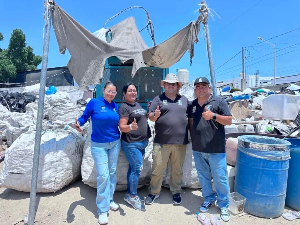 Retira Zofemat Los Cabos 125 kilos de PET para reciclaje en playa El Chileno