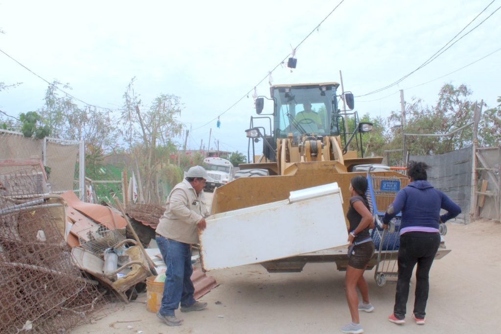 Retiran más de 60 toneladas de residuos en la colonia López Obrador en Cabo San Lucas