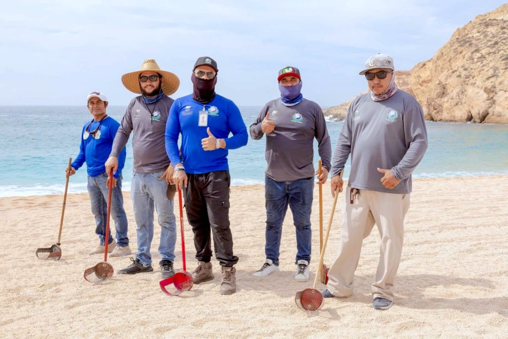 ZOFEMAT Los Cabos realiza labores de limpieza en Playa Santa María